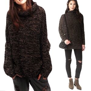 Free people she’s all that alpaca turtle Neck Sweater large black / brown color